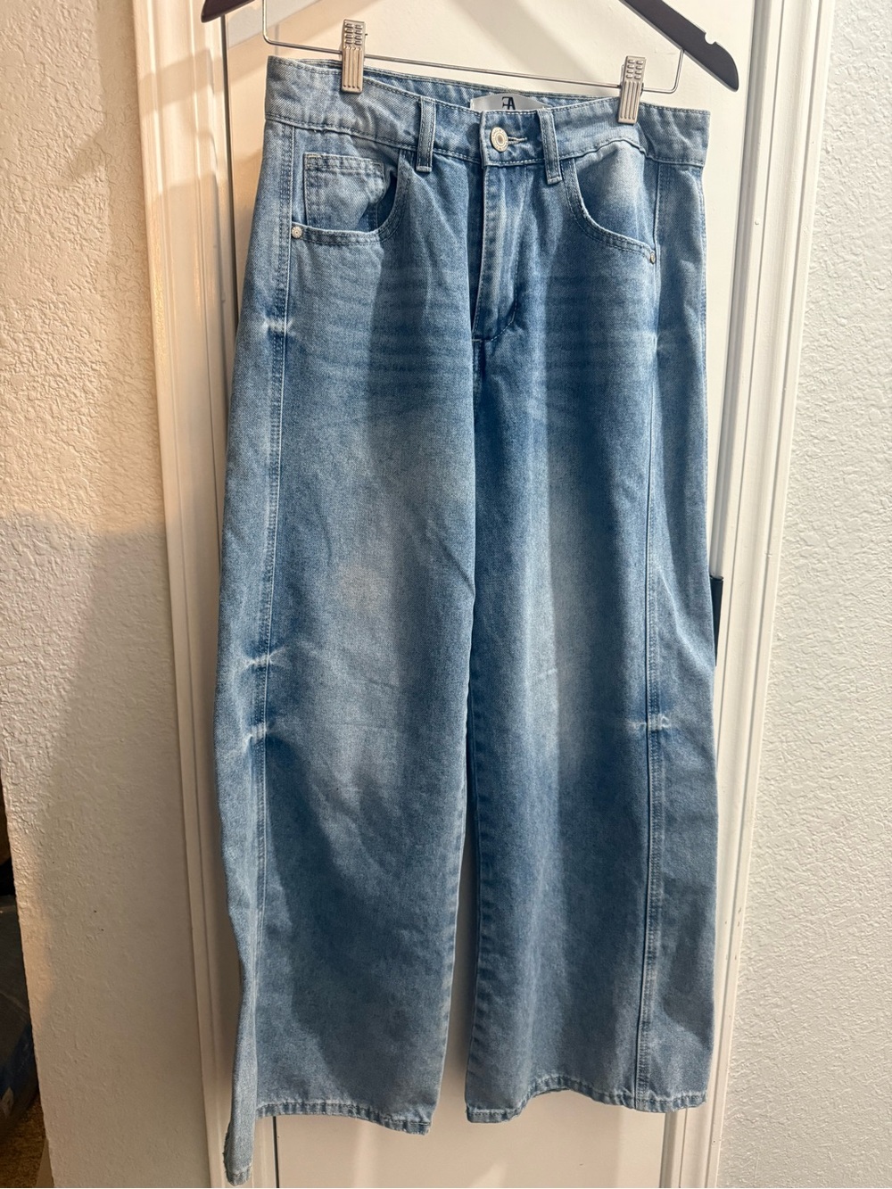 Flying Angel High Rise Wide Leg Jeans – Light Wash – Size 9/29